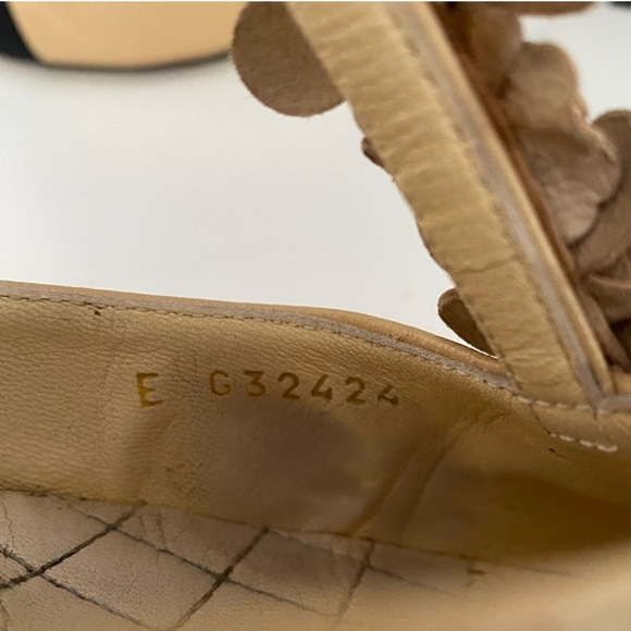 Chanel Women's Tan and Black Heels - Picture 5 of 6